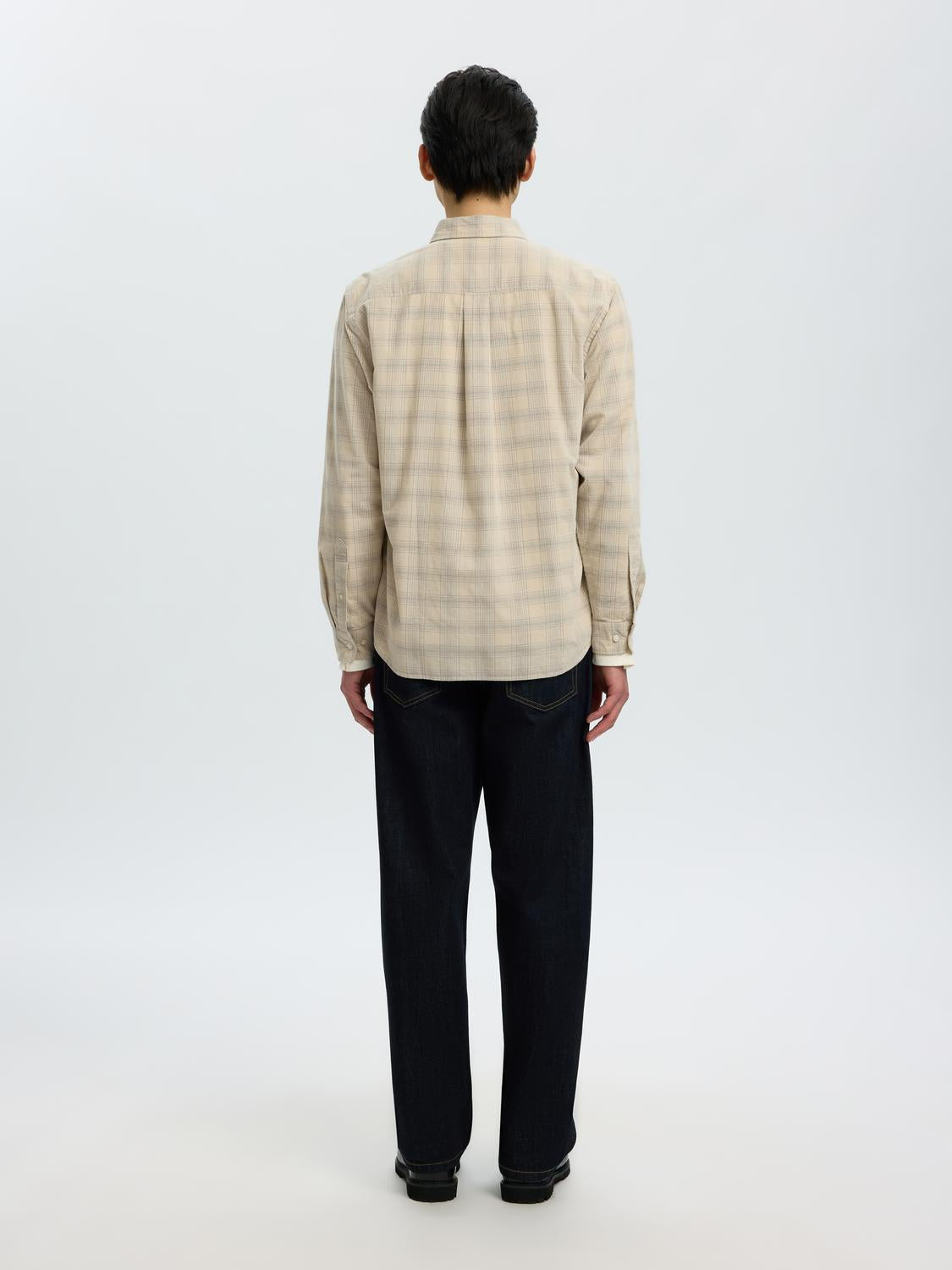model_shot-back